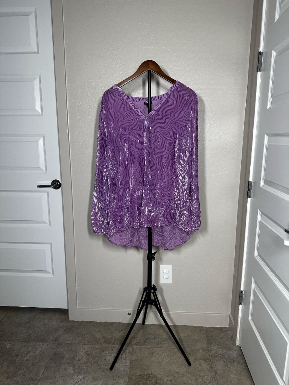 Torrid Purple Velvet Burnout Zebra Print Blouse Size 1 (14/16)